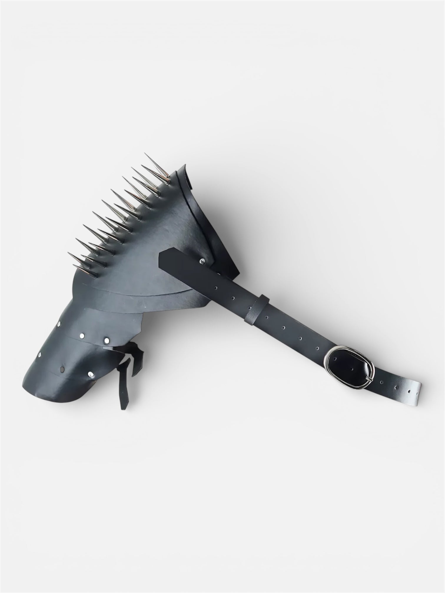 שריון כתף עם ניטים כסופים